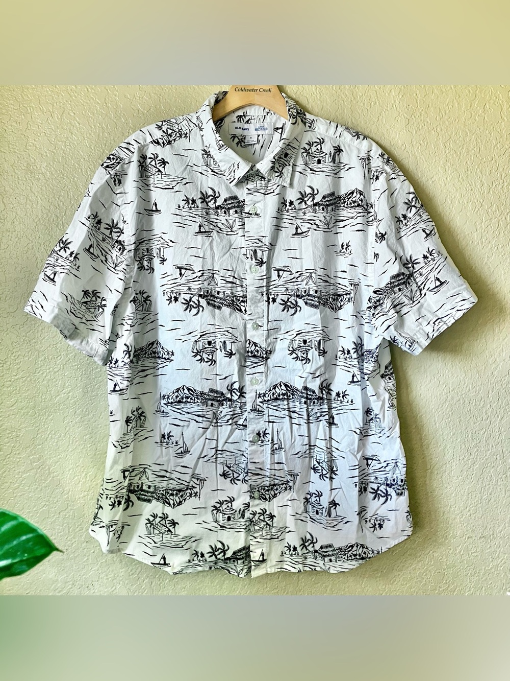 Old Navy slim fit button down shirt